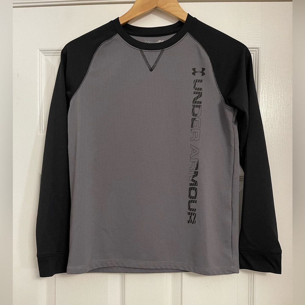 Under Armour Boys Black and Gray ColdGear Shirt Large